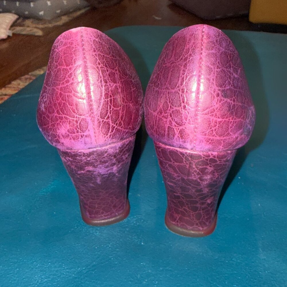 John Fluevog Gail Croc Embossed Pumps - 8.5 - Picture 2 of 8